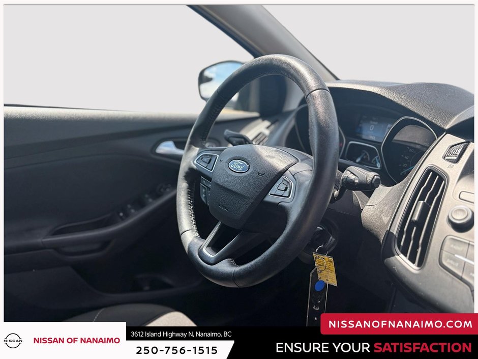 2017 Ford Focus SE-24