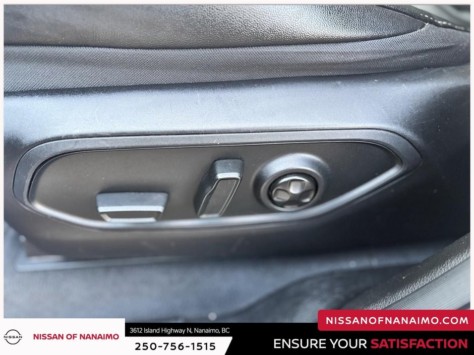 2023 Jeep Grand Cherokee Altitude-17