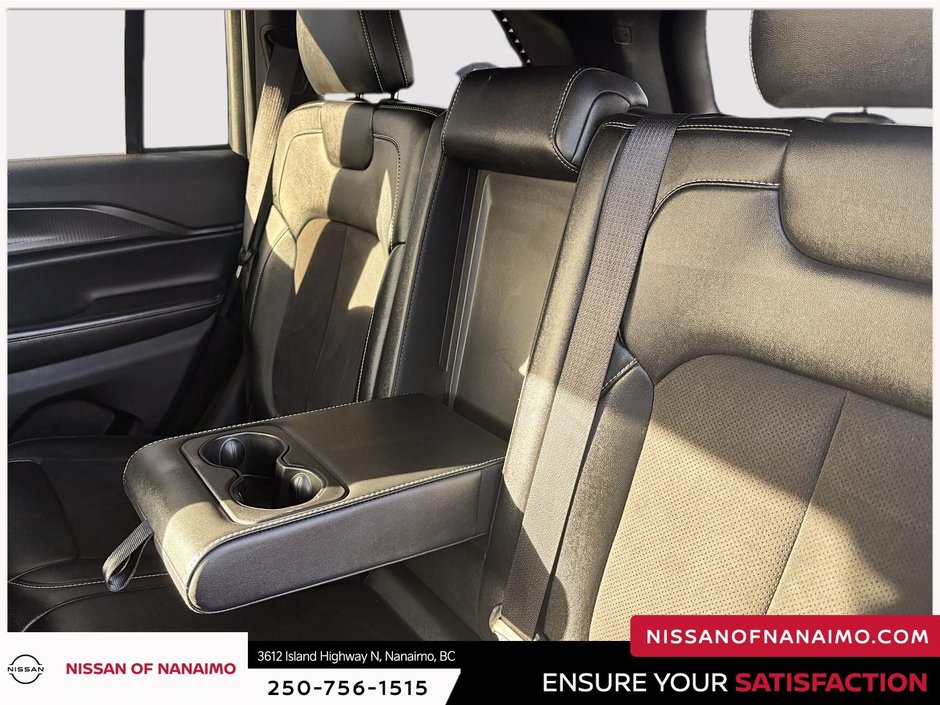 2023 Jeep Grand Cherokee Altitude-32