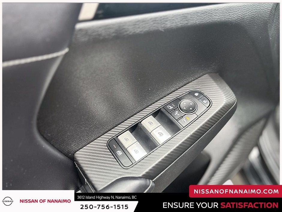 2023 Mitsubishi Outlander PHEV LE-29