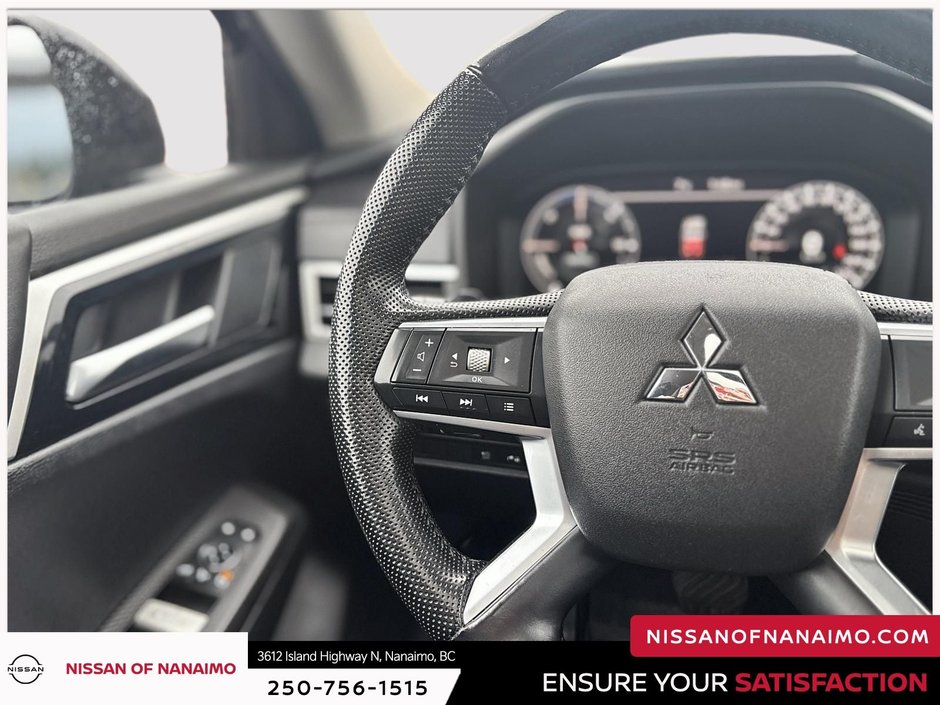 2023 Mitsubishi Outlander PHEV LE-15