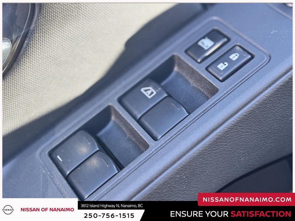 2022 Nissan Frontier PRO-4X-33