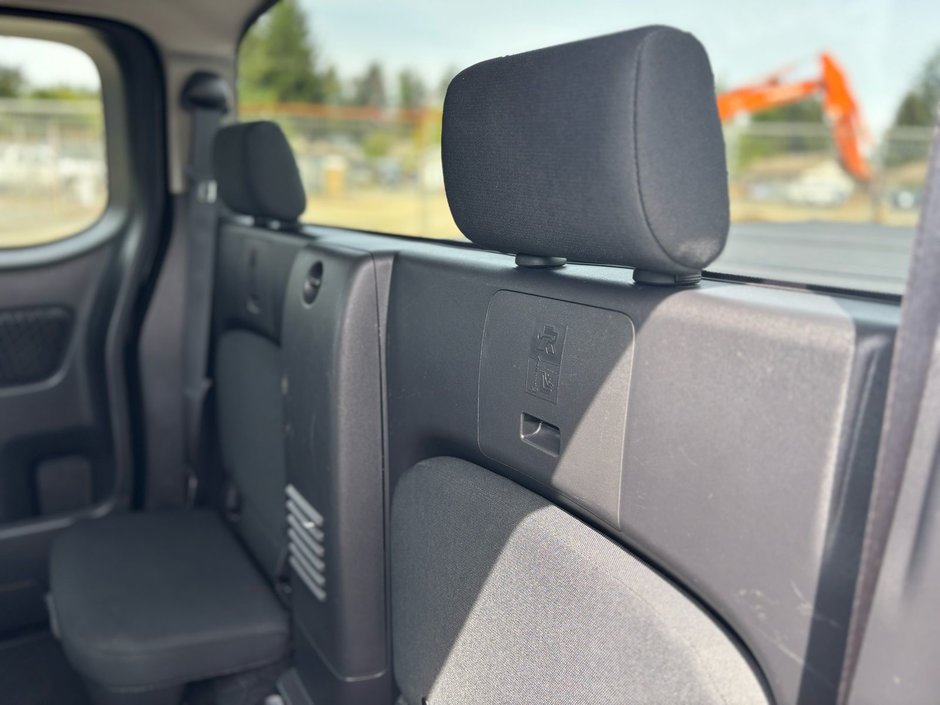 2023 Nissan Frontier S-28