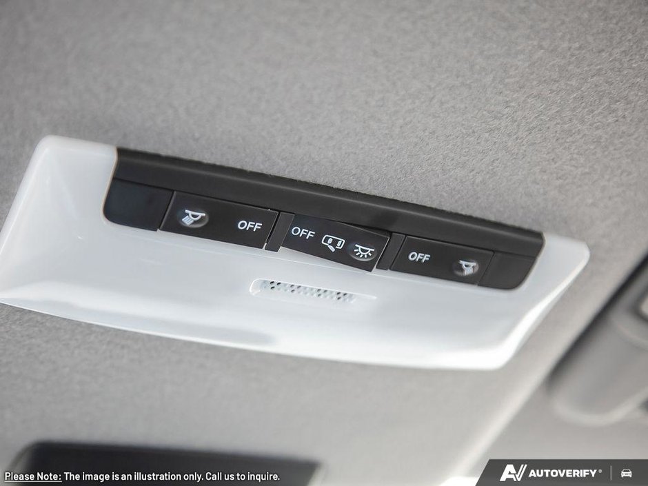 2025 Nissan Kicks Play SV-18