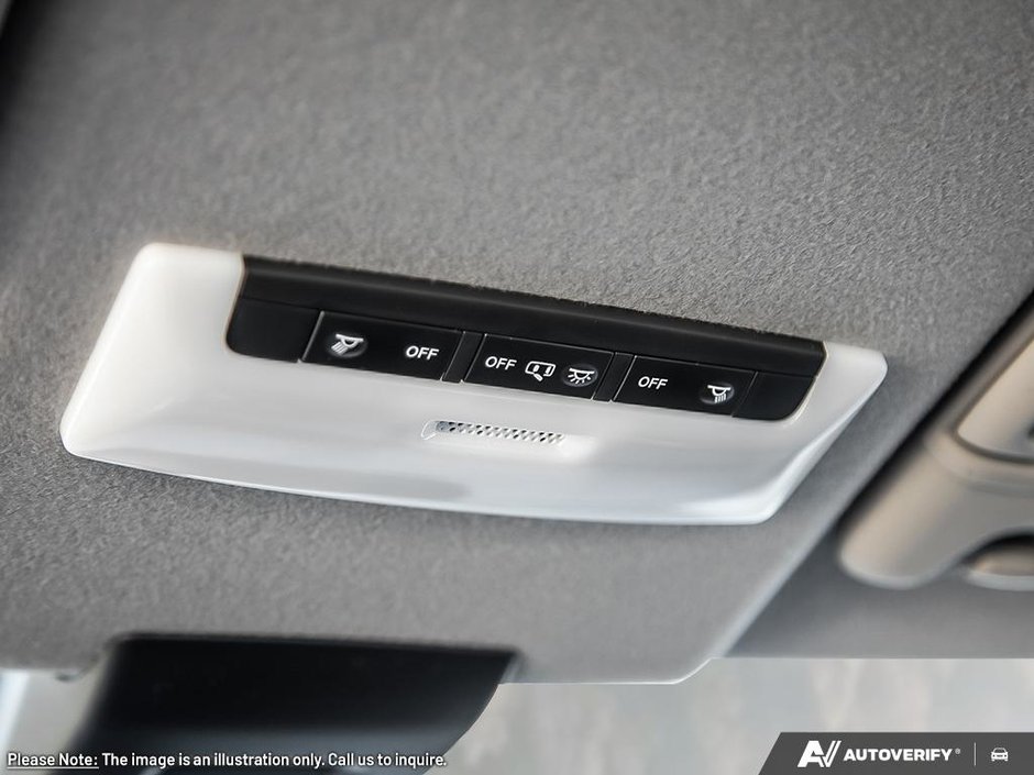 2025 Nissan Kicks Play SV-18