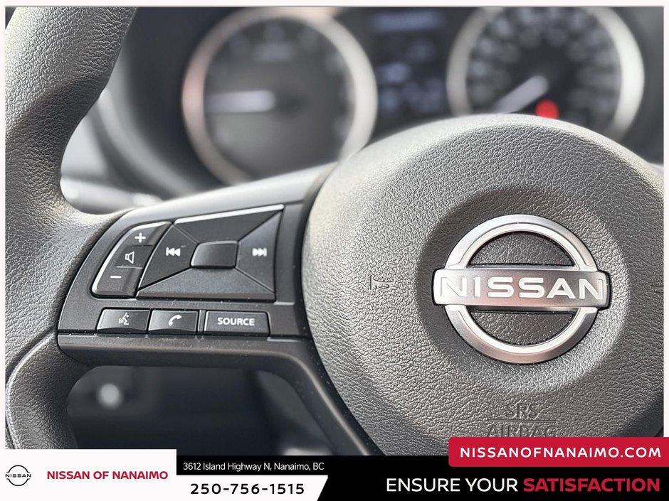 2025 Nissan Kicks Play S-32