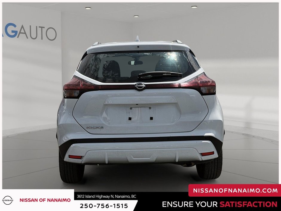2025 Nissan Kicks Play S-17