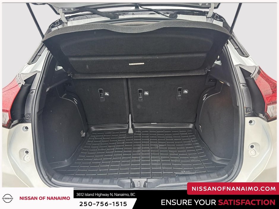 2023 Nissan Kicks SR-10