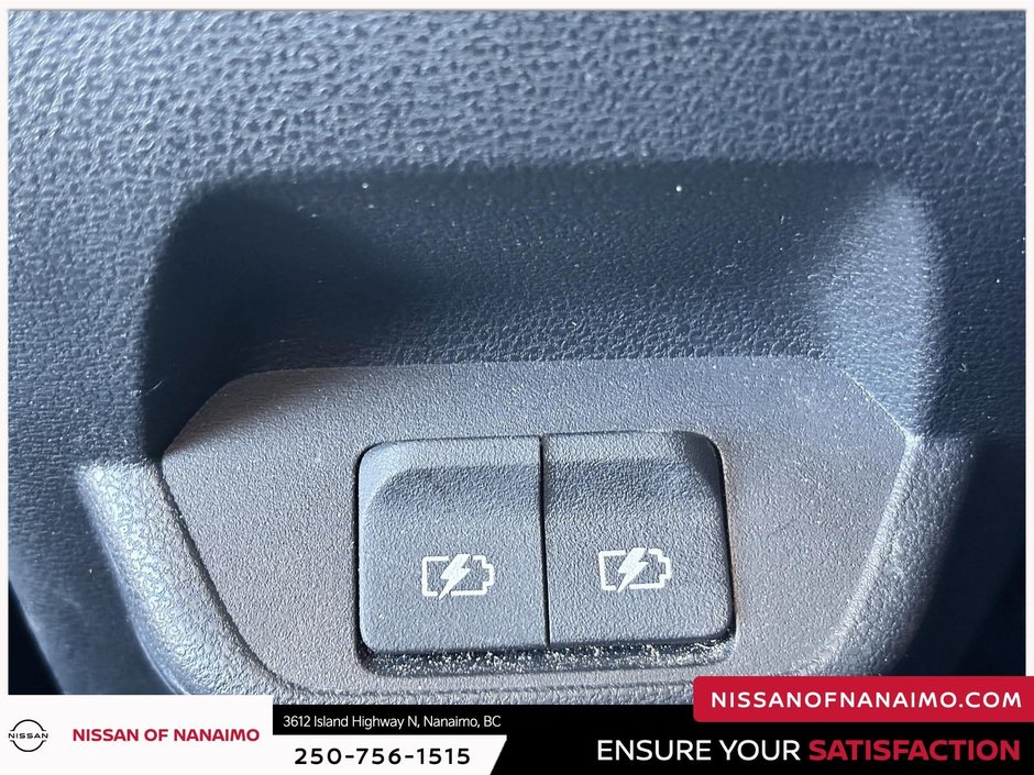 2023 Nissan Leaf SV Plus-31