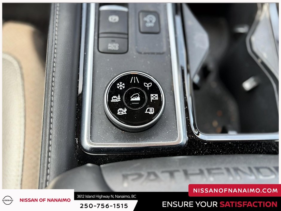 2023 Nissan Pathfinder SL-21
