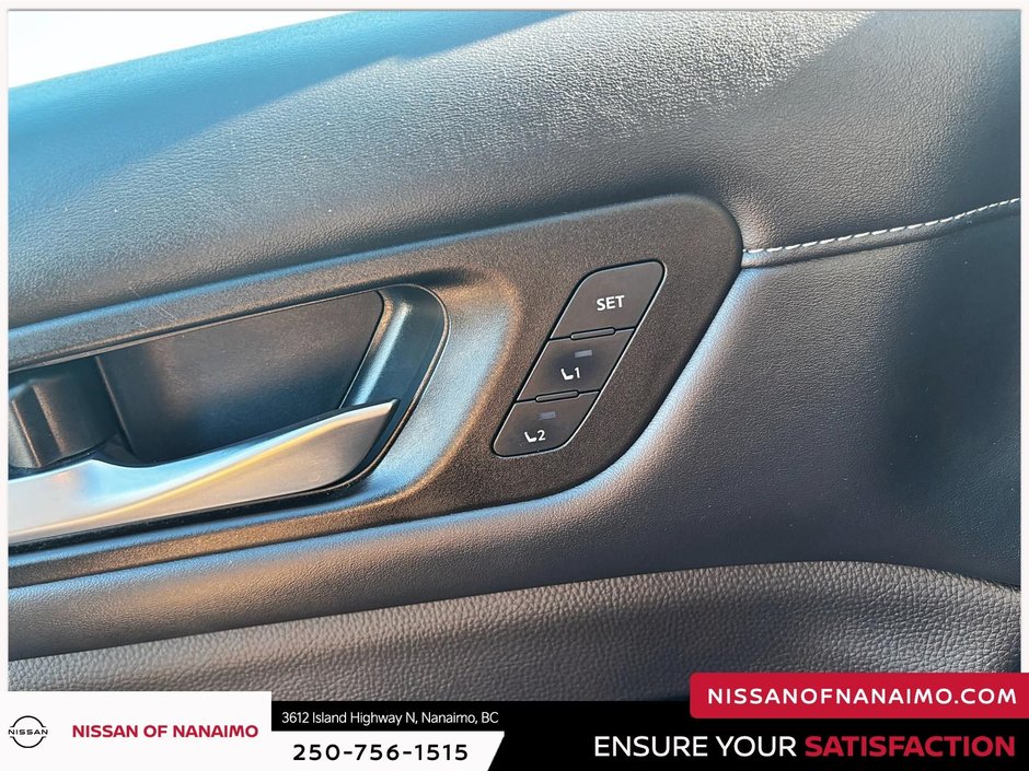 2023 Nissan Pathfinder SL-44