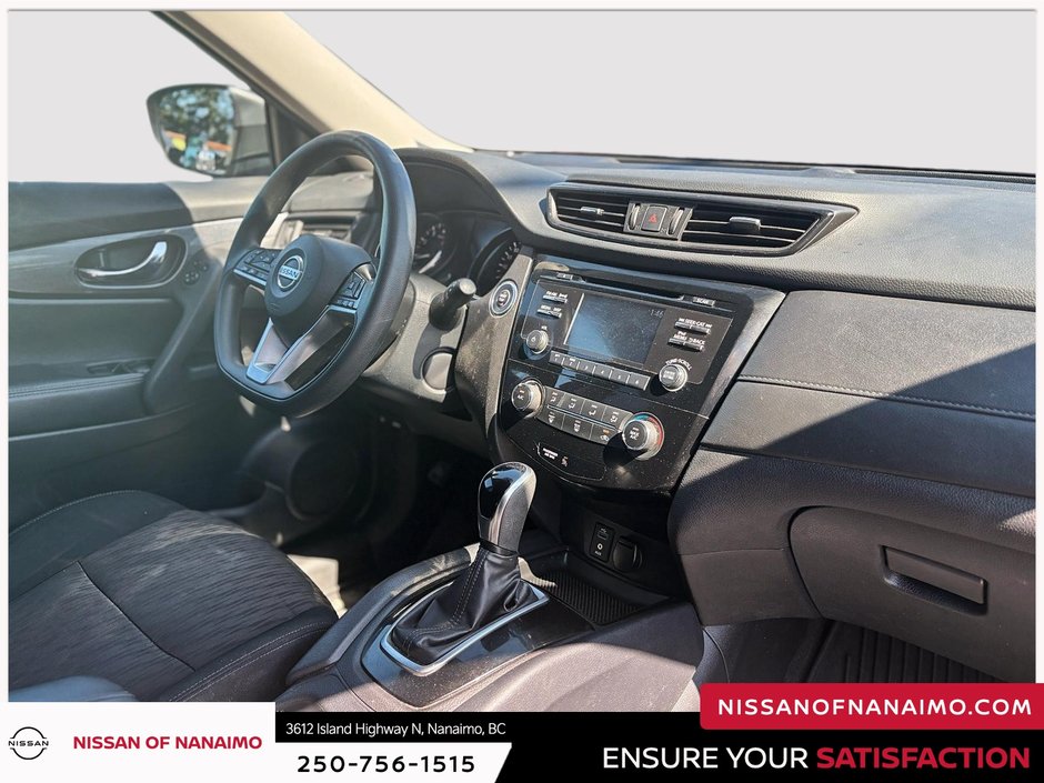 2017 Nissan Rogue SV-34