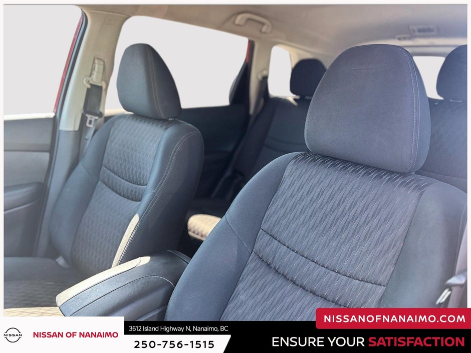 2017 Nissan Rogue SV-38