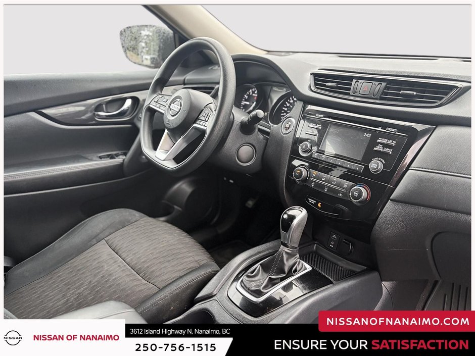 2017 Nissan Rogue SV-23