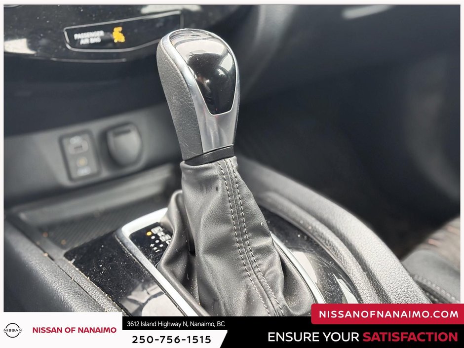 2017 Nissan Rogue S-12