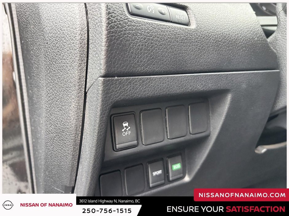 2017 Nissan Rogue S-19