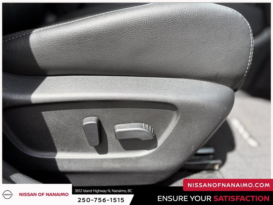 2017 Nissan Rogue SL-33