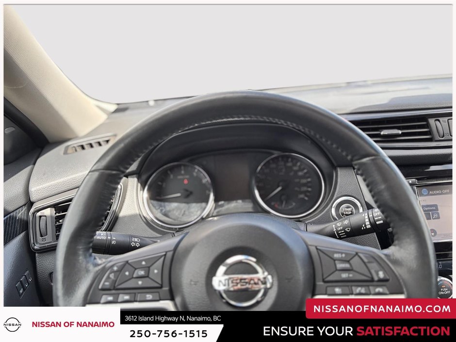 2017 Nissan Rogue SL-29