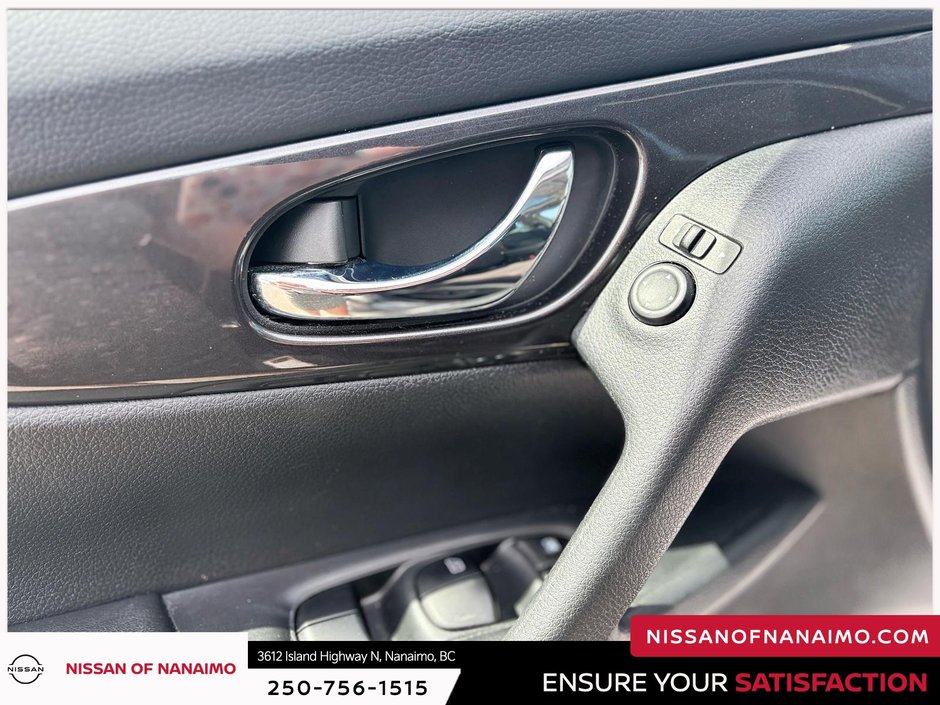 2020 Nissan Rogue-27