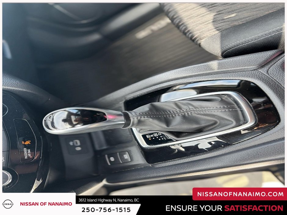 2020 Nissan Rogue-17