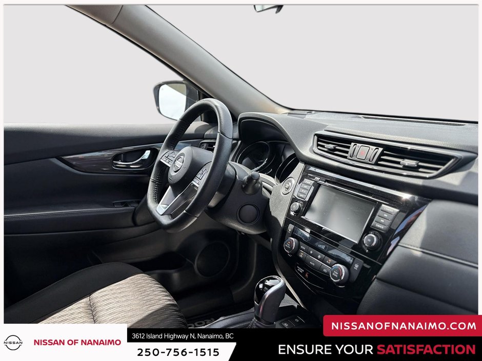 2020 Nissan Rogue-23