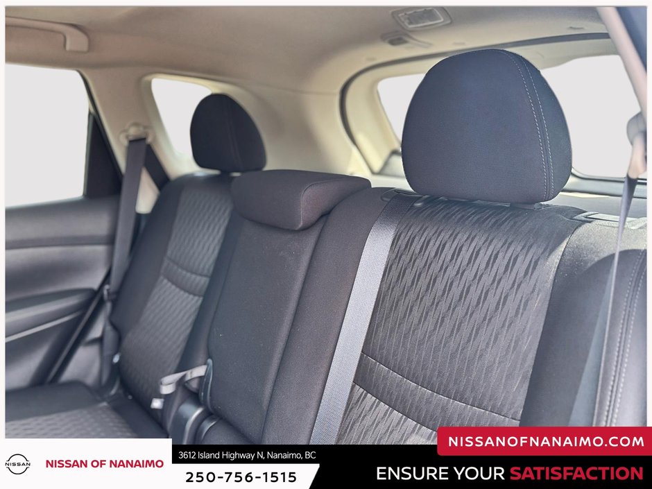 2020 Nissan Rogue-12