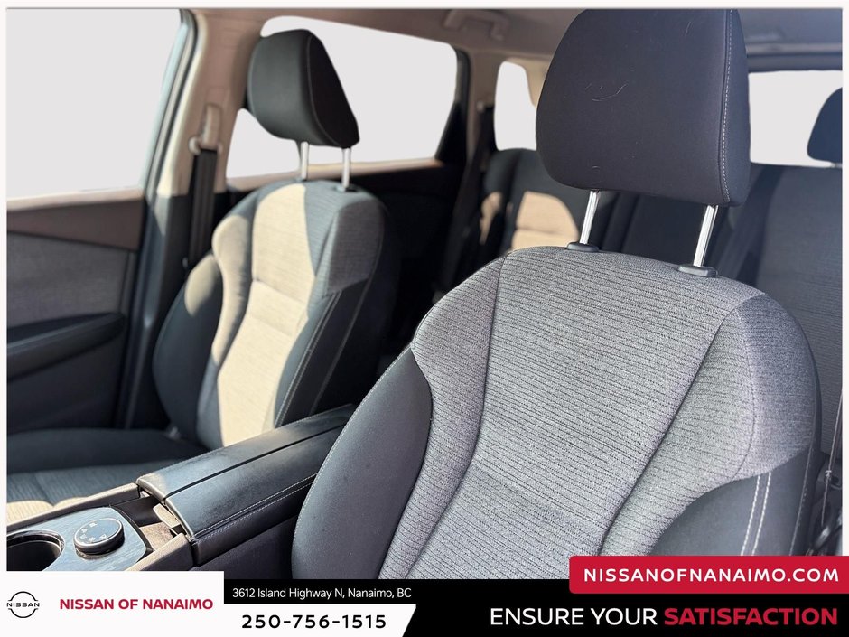 2022 Nissan Rogue S-37