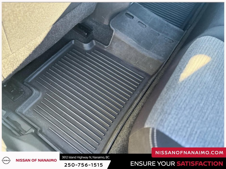 2022 Nissan Rogue S-35