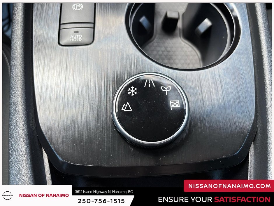 2023 Nissan Rogue S-14