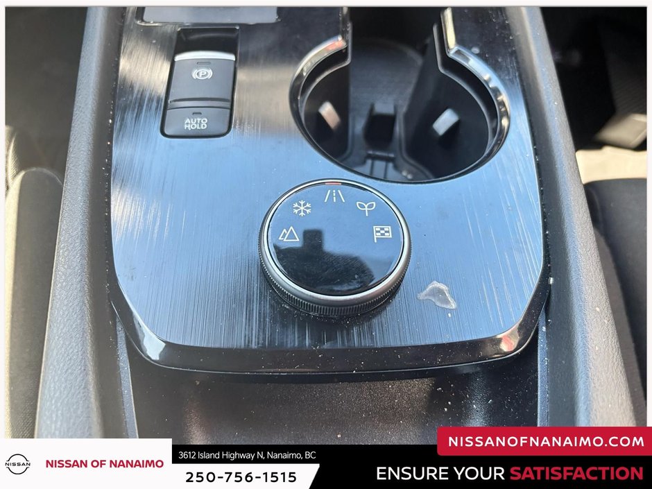 2023 Nissan Rogue S-14