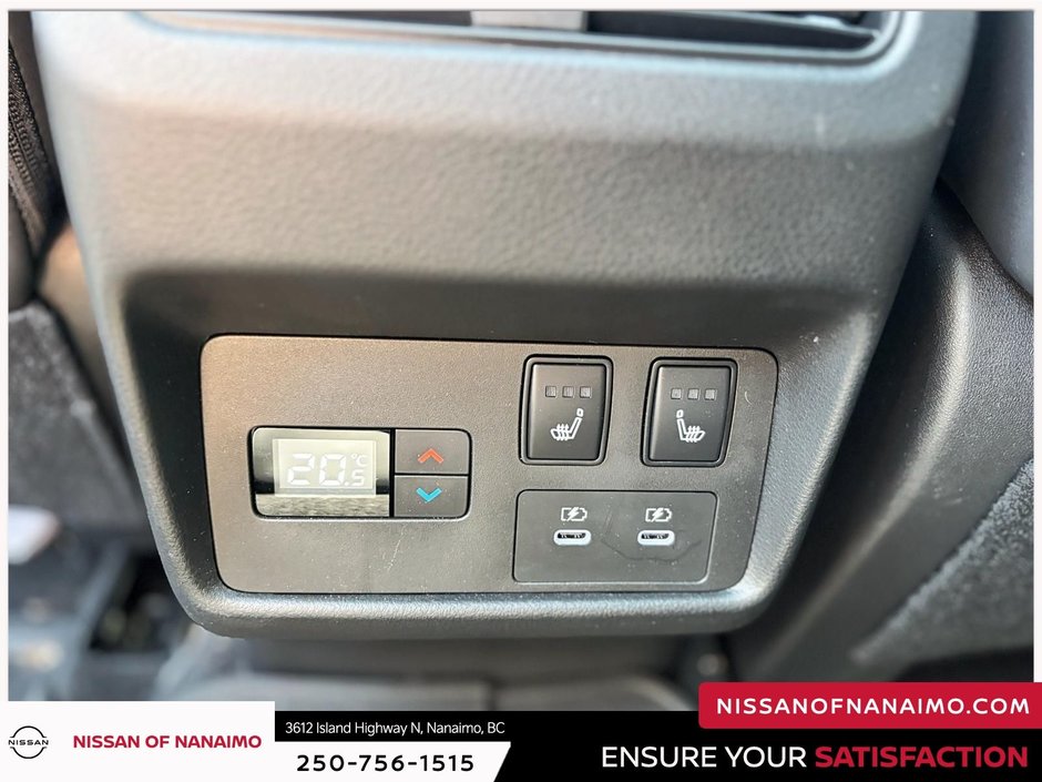 2024 Nissan Rogue Platinum-32
