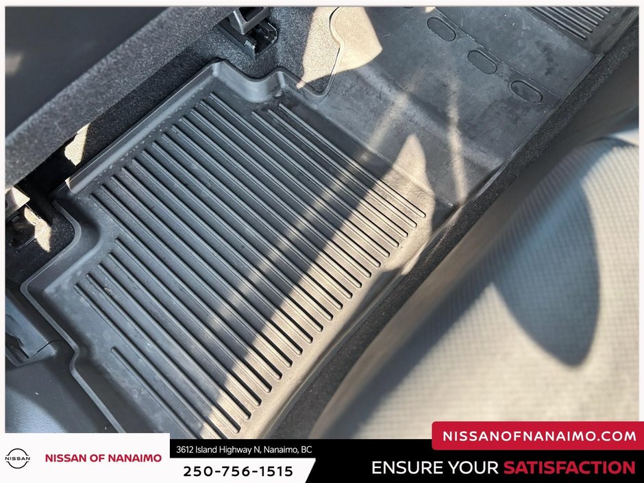 2024 Nissan Rogue Platinum-14