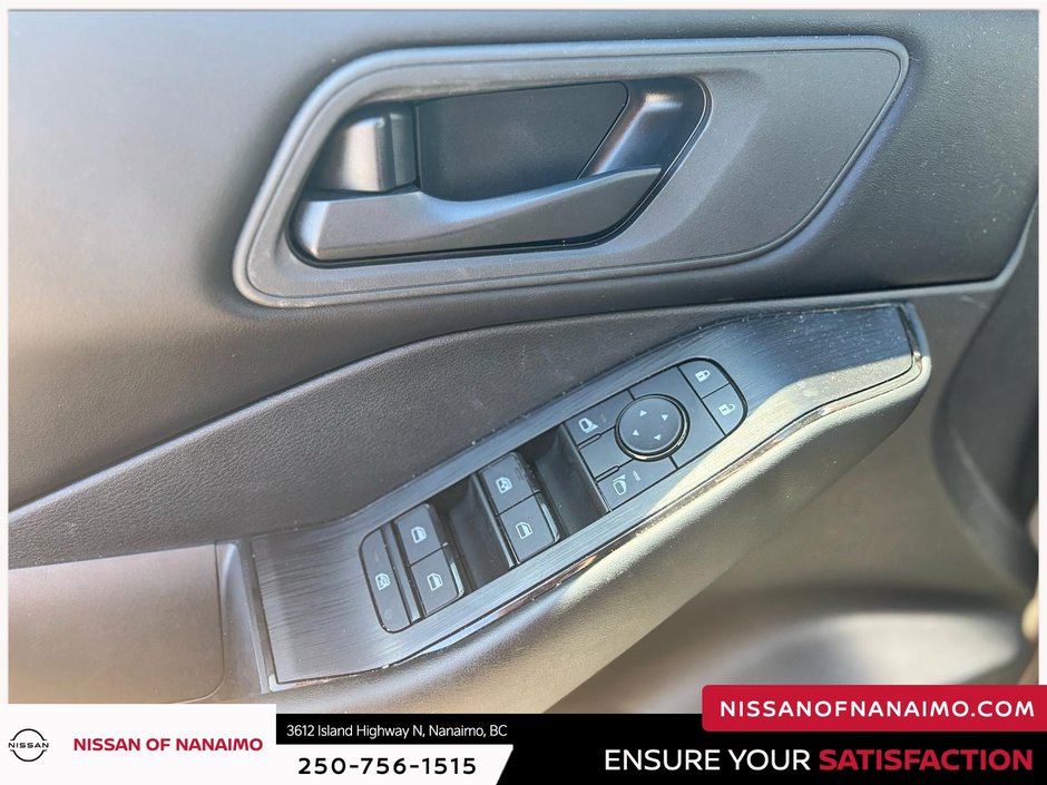 2025 Nissan Rogue S-29