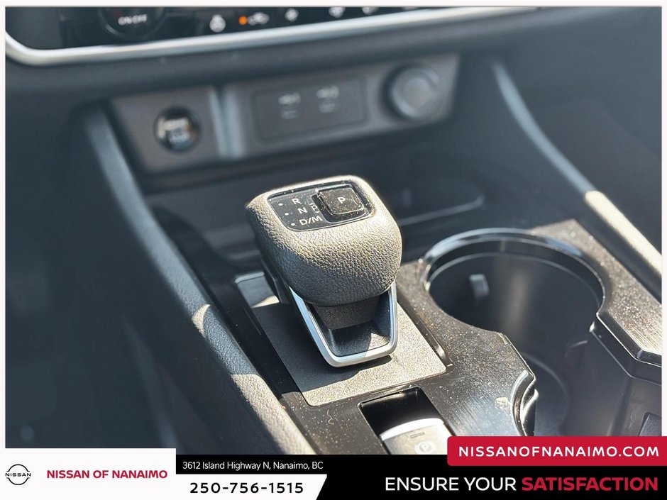 2025 Nissan Rogue SV-17