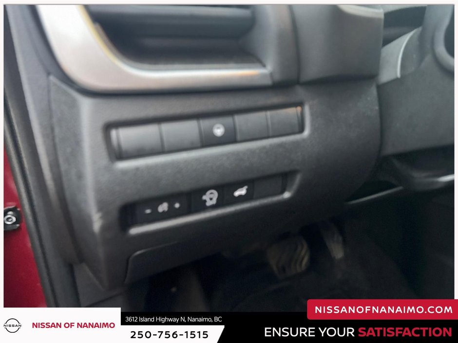 2025 Nissan Rogue SV-16