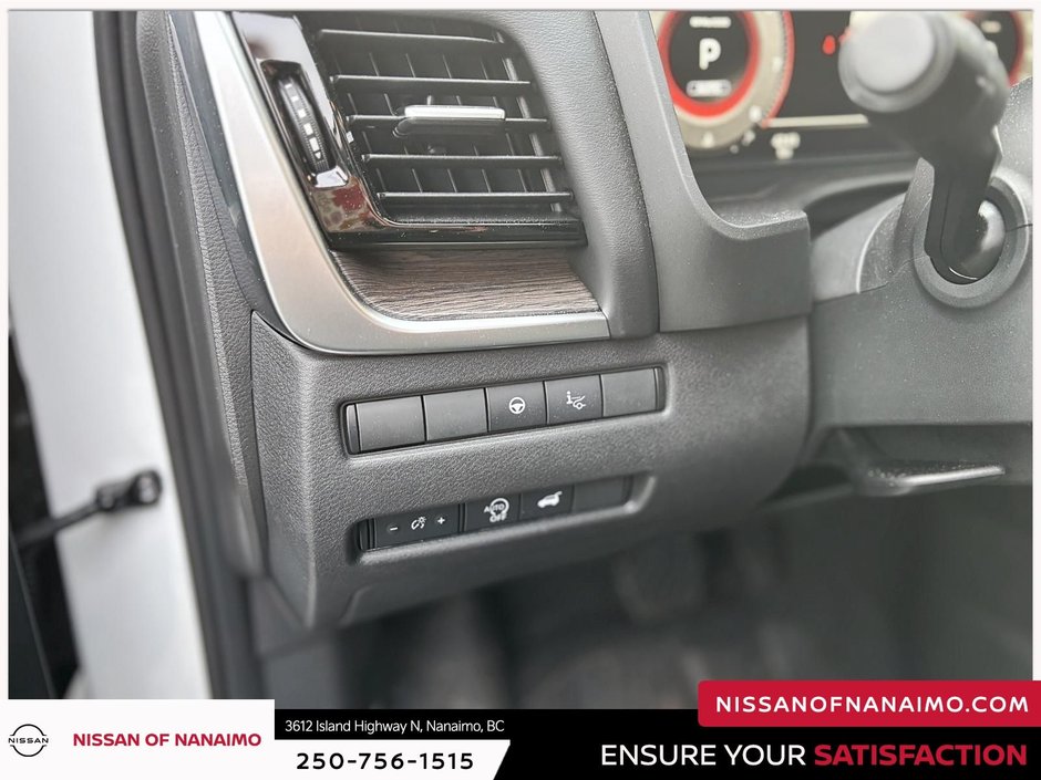 2025 Nissan Rogue Platinum-40