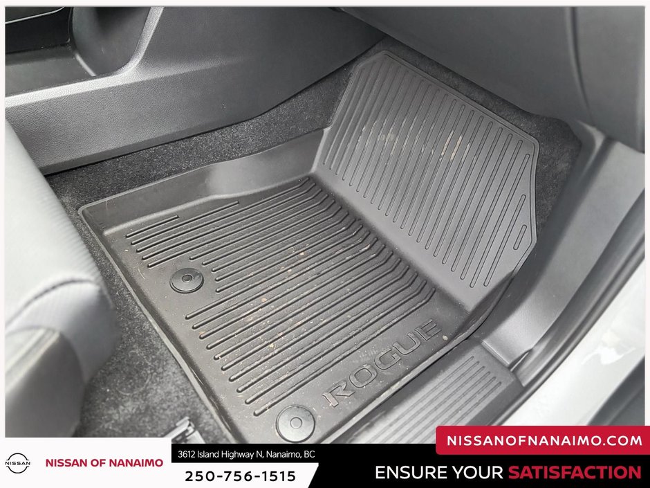 2025 Nissan Rogue Platinum-24