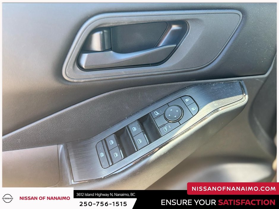 2025 Nissan Rogue S-28