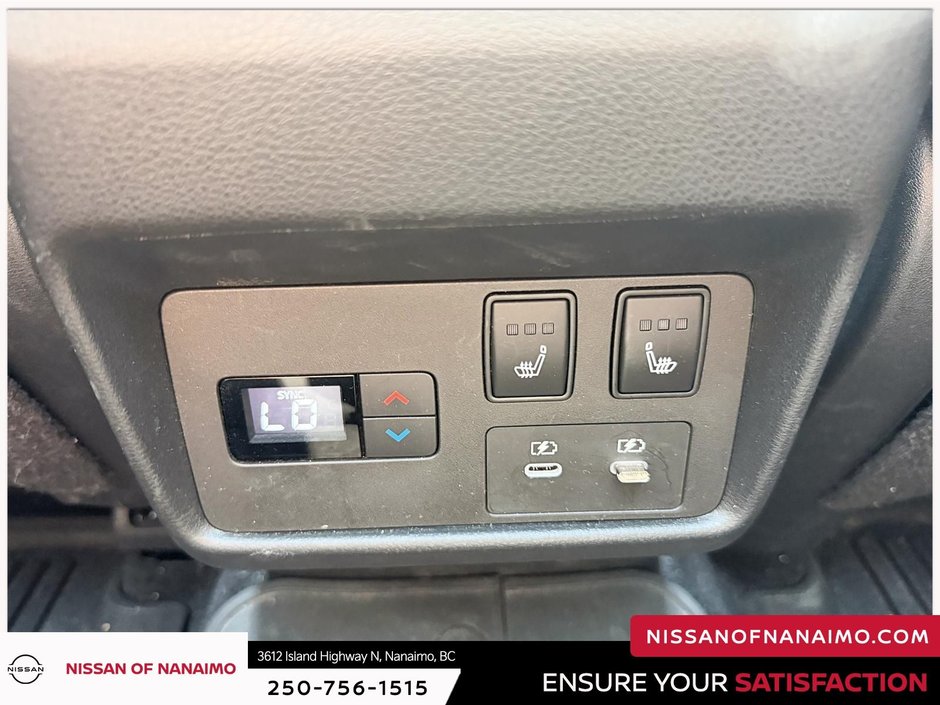 2025 Nissan Rogue Platinum-30