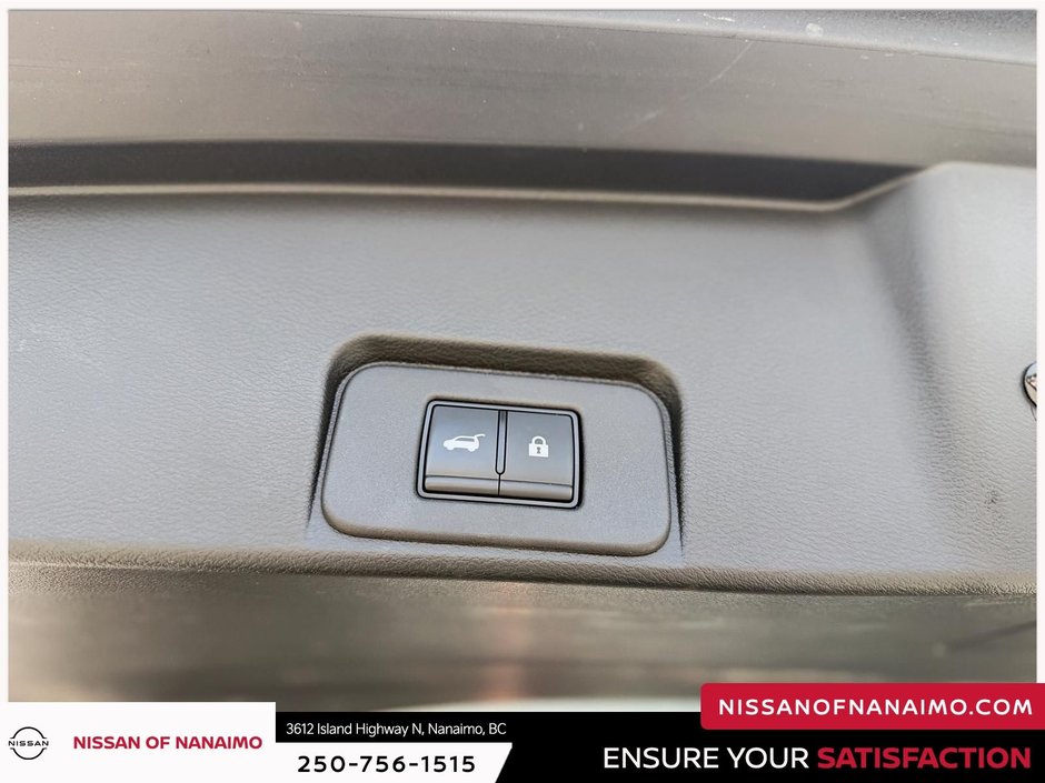 2025 Nissan Rogue Platinum-27