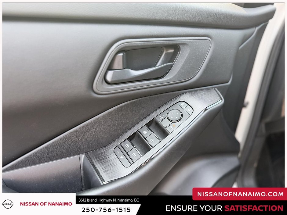 2025 Nissan Rogue S-18