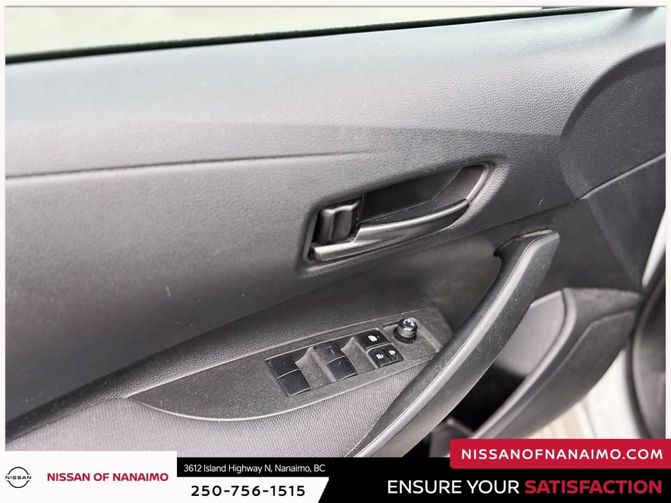 2022 Toyota Corolla LE-29