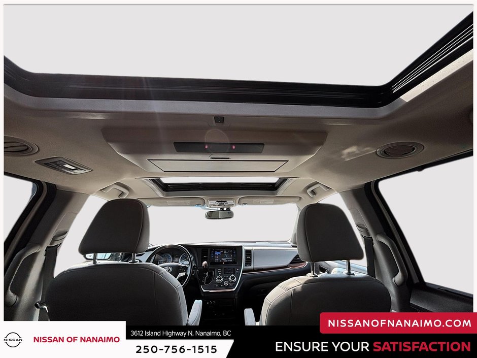 2017 Toyota Sienna Limited AWD-13