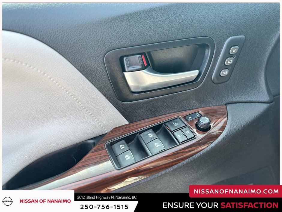 2017 Toyota Sienna Limited AWD-30