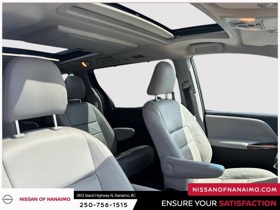 2017 Toyota Sienna Limited AWD-22