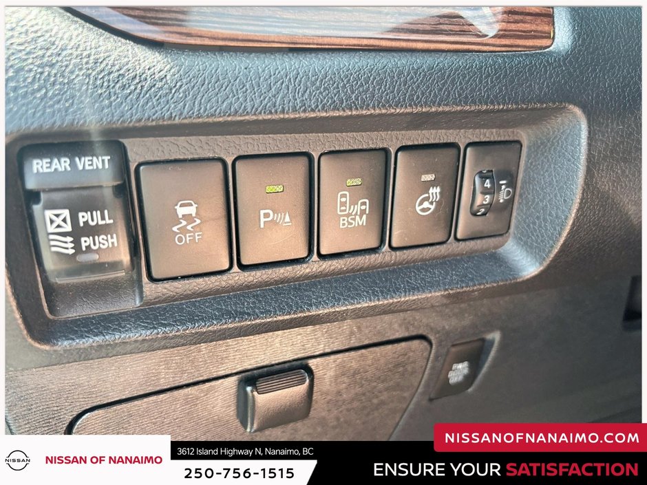 2017 Toyota Sienna Limited AWD-32
