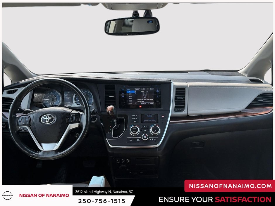 2017 Toyota Sienna Limited AWD-16