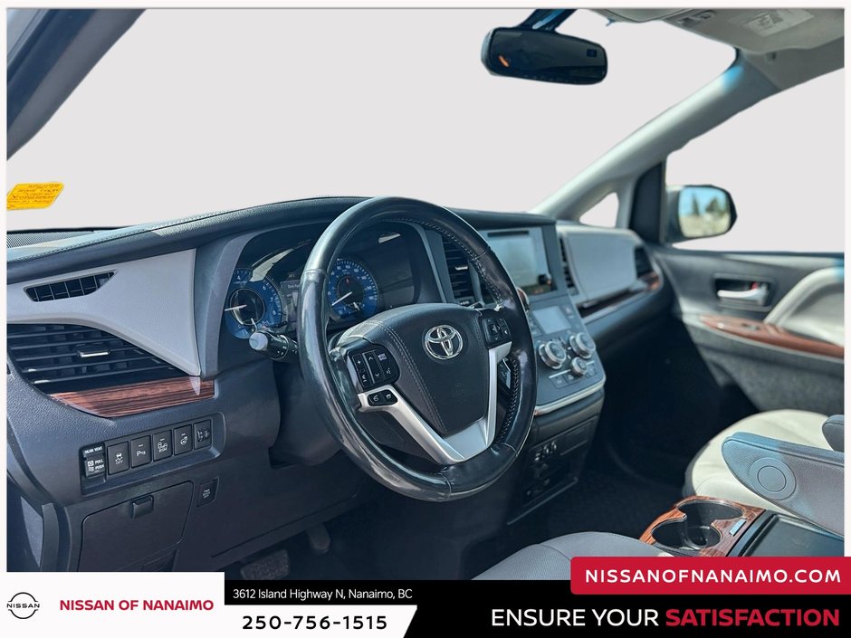2017 Toyota Sienna Limited AWD-27