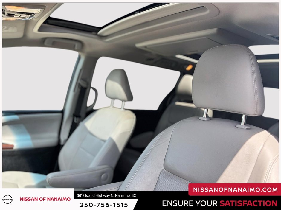 2017 Toyota Sienna Limited AWD-28