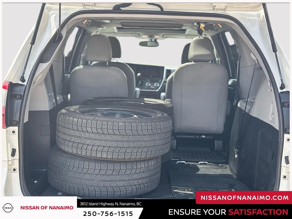 2017 Toyota Sienna Limited AWD-7